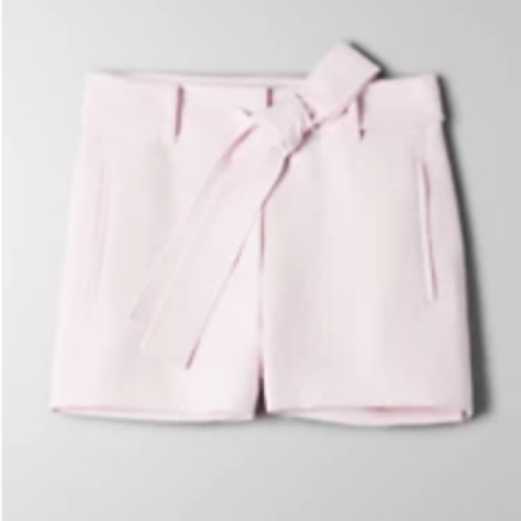 Aritzia Wilfred
TIE-FRONT SHORT in magnolia pink - Picture 2 of 2